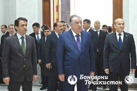 Ваҳдат василаи саодати миллат
