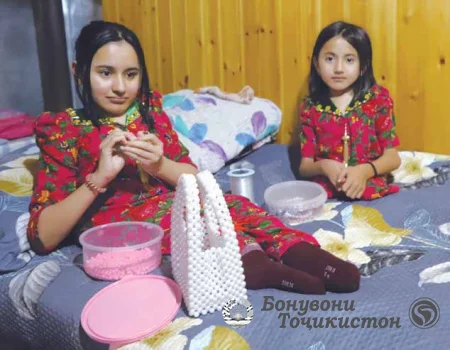 Гулшодае,  ки зебоӣ меофарад