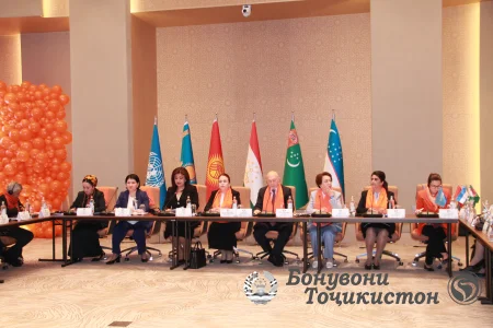 Форуми «Занон, сулҳ ва амният» дар Душанбе